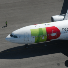 Curitiba terá voo direto para a Europa. Na imagem, vemos uma aeronave da TAP Air Portugal, empresa que realizará os voos entre Curitiba e Lisboa.
