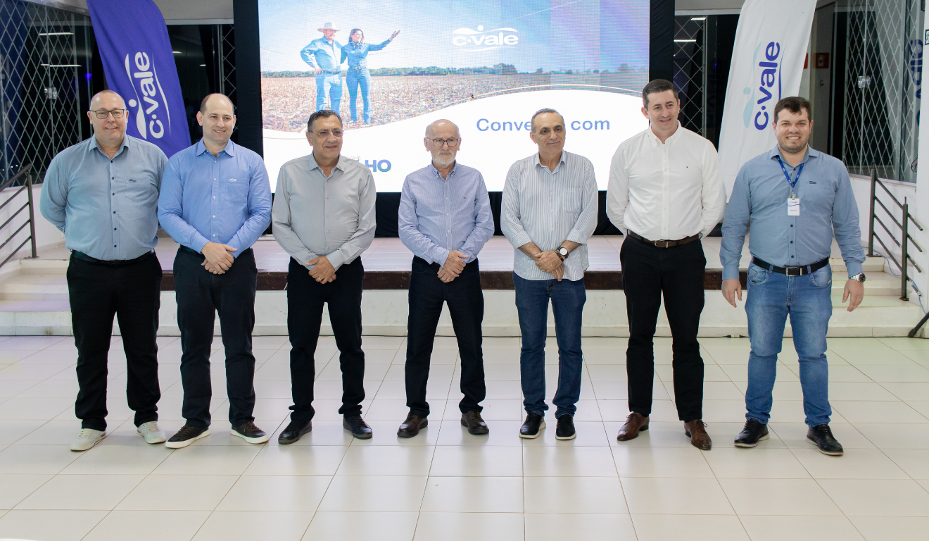 diretoria da c.vale durante encontro com associados do paraná e mato grosso diretoria da c.vale durante encontro com associados do paraná e mato grosso