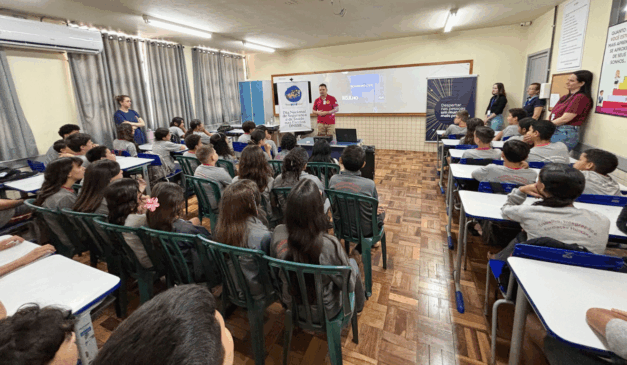 Apresentação da C.Vale em escola de Palotina