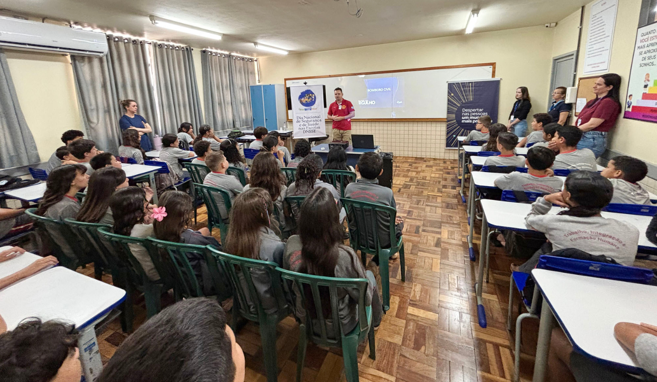 Apresentação da C.Vale em escola de Palotina