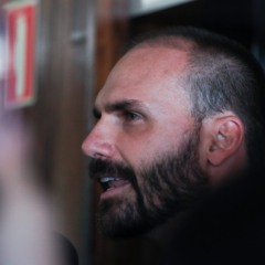 Deputado Eduardo Bolsonaro concede entrevista