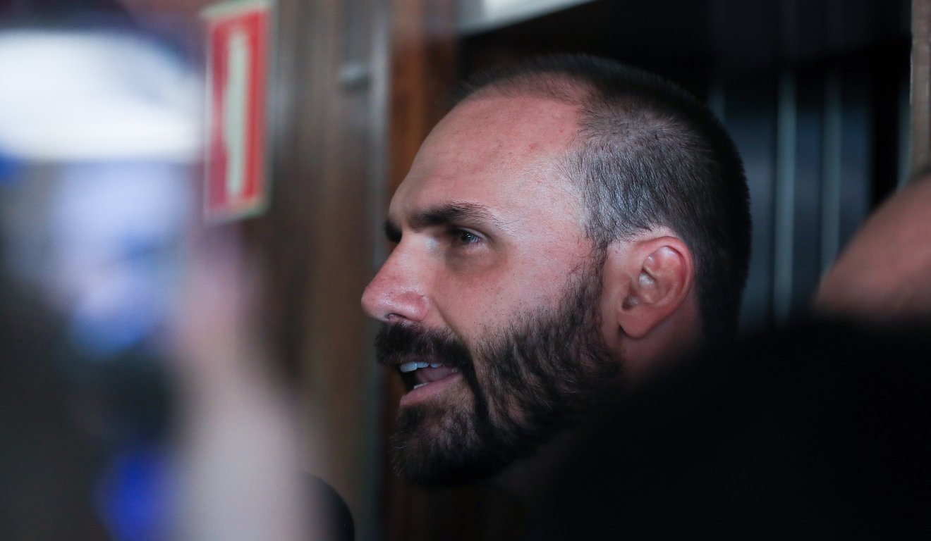 Deputado Eduardo Bolsonaro concede entrevista