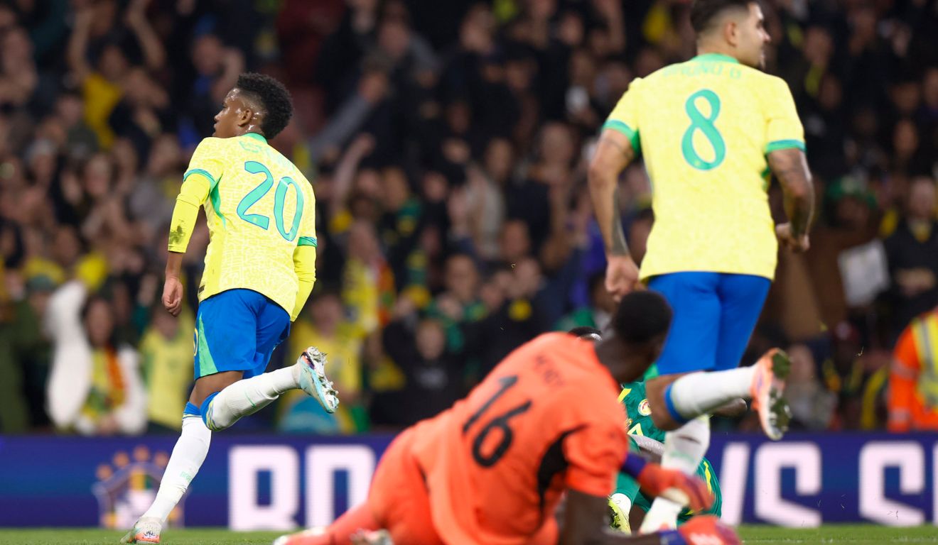 Estevão (camisa 20) corre para comemorar após marcar o primeiro gol do Brasil contra Senegal. (Foto: @rafaelribeirorio/CBF)