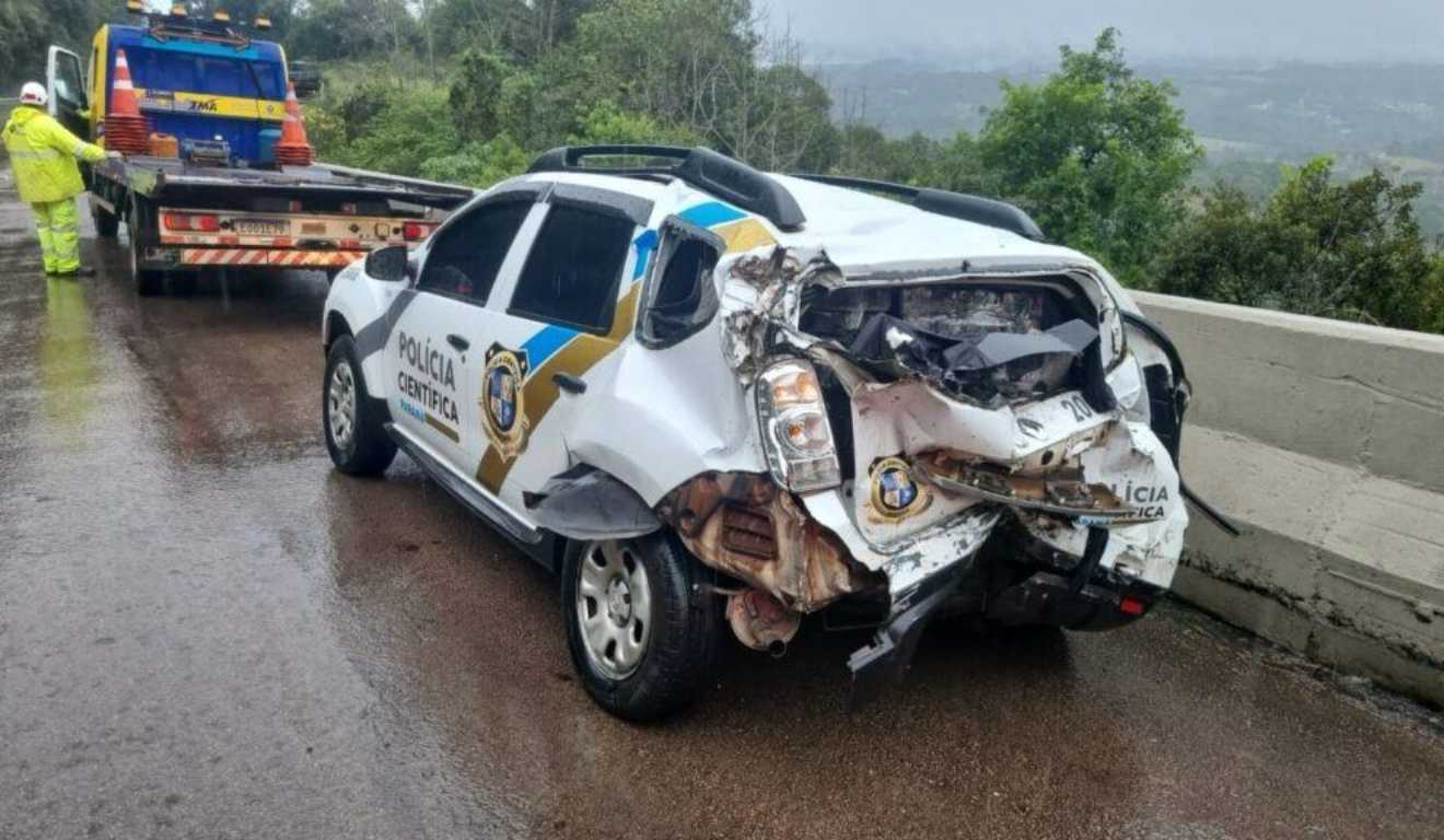 Falsa viatura da Polícia Científia se envolve em acidente durante fuga da polícia