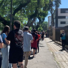 Filas na Arena para troca de ingressos para jogo do Athletico