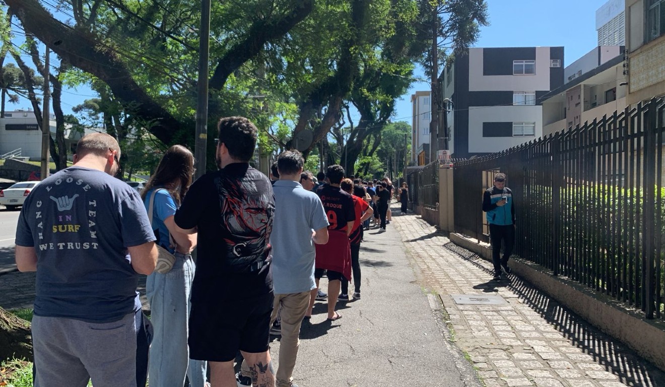 Filas na Arena para troca de ingressos para jogo do Athletico