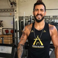 Godofredo pepey durante treino em academia de Curitiba