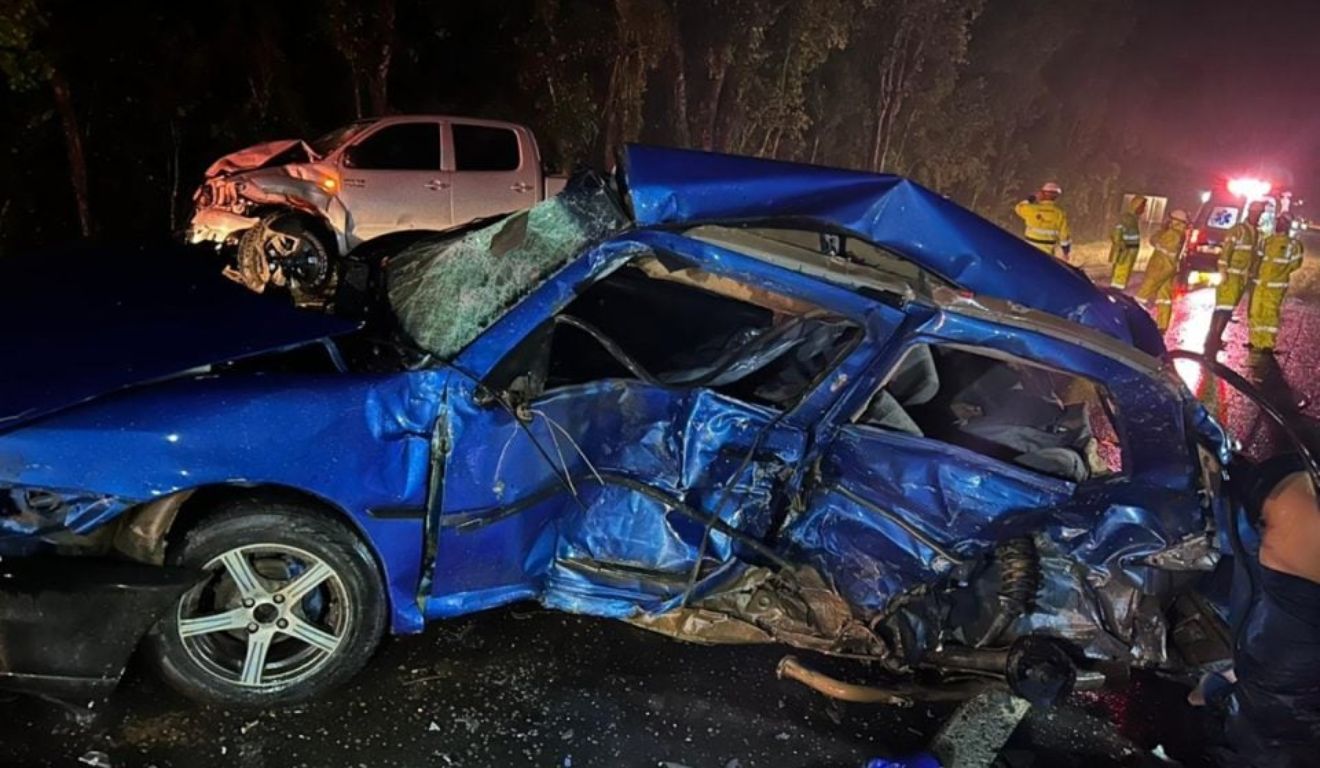 Carros destruídos em grave acidente na BR-373