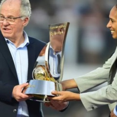 Hélio Cury em premiação da CBF