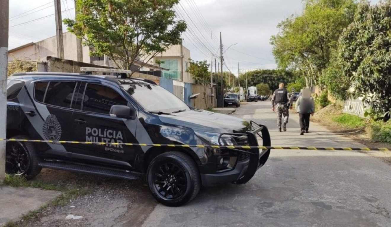 Local com a Polícia Militar onde o homem foi baleado durante confronto