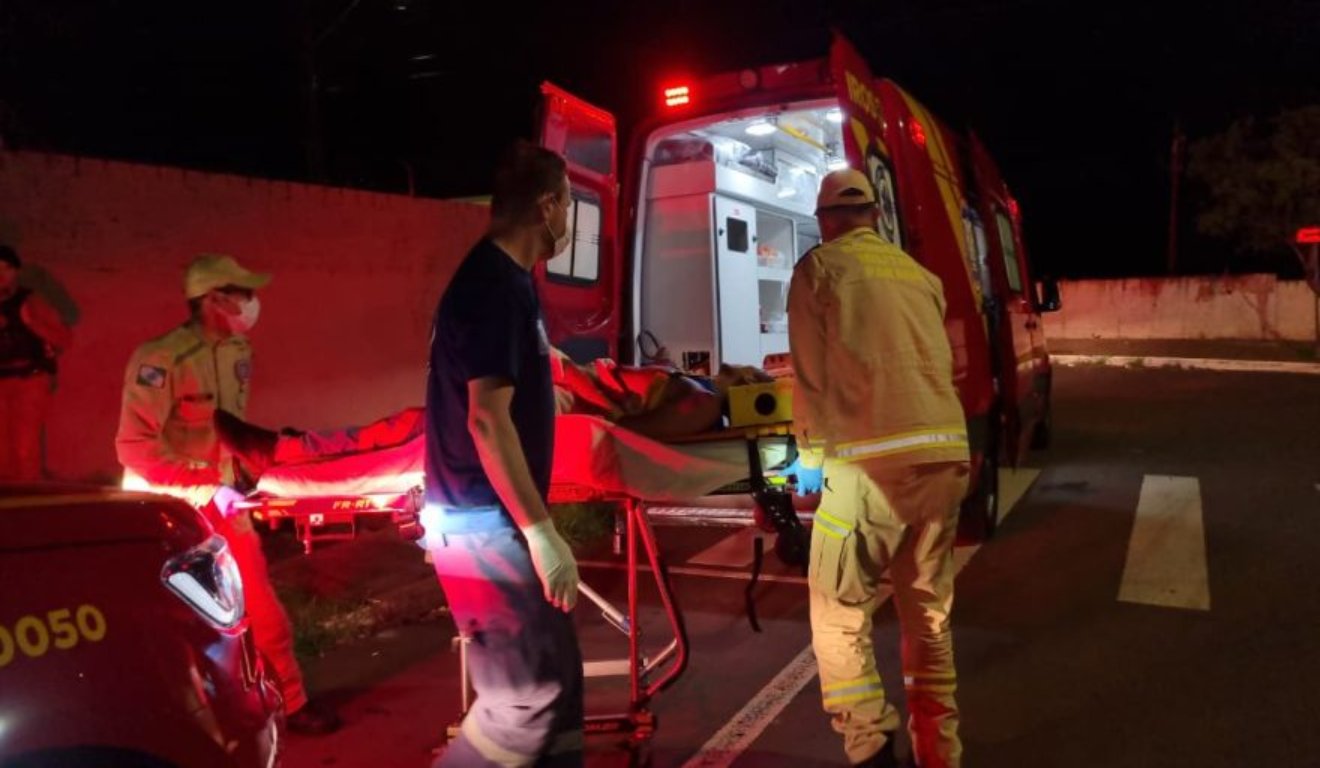 homem esfaqueado em velório