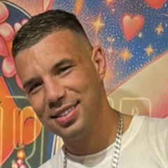 Homem morto por falsos agentes do Gaeco sorrindo de camiseta branca