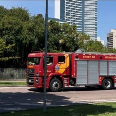 caminhão do corpo de bombeiros na rodoviária de Curitiba