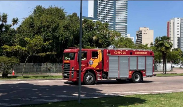 caminhão do corpo de bombeiros na rodoviária de Curitiba