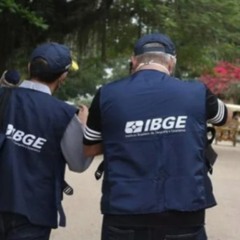 imagem com a gentes do IBGE de costas