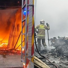 incêndio em barracão de recicláveis no parolin
