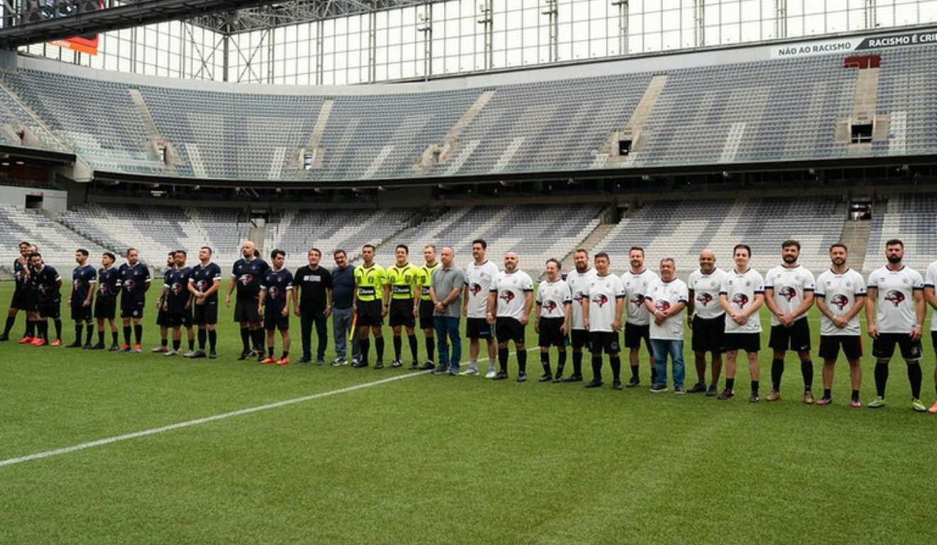 Jogo solidário na Arena da Baixada reuniu diversas personalides com um objetivo em comum.
