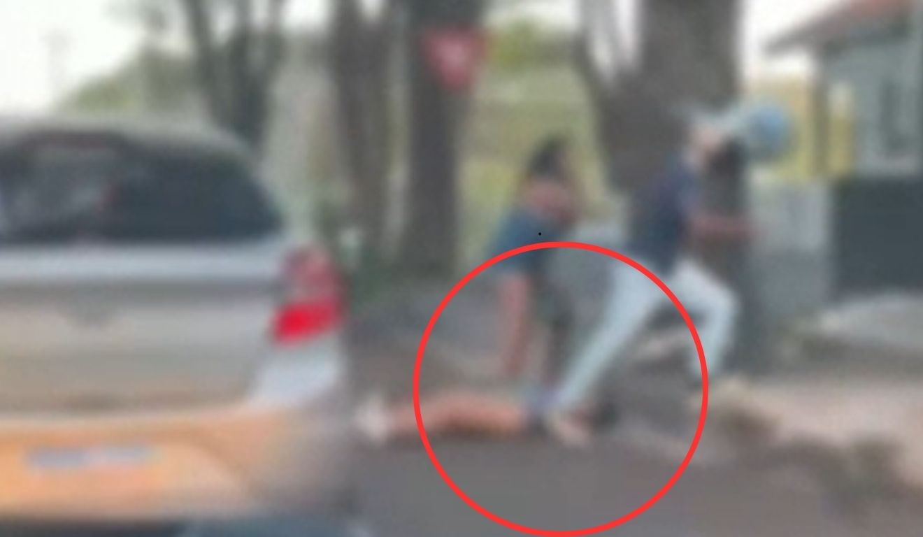 jovem espancando adolescente em Mandaguari