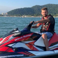Elisson Michel Fernandes em um jet ski
