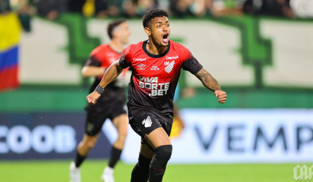 Léo Derik, lateral do Furacão. (Foto: José Tramontin/athletico.com.br)