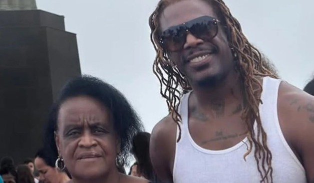 Creo Kellab com a mãe