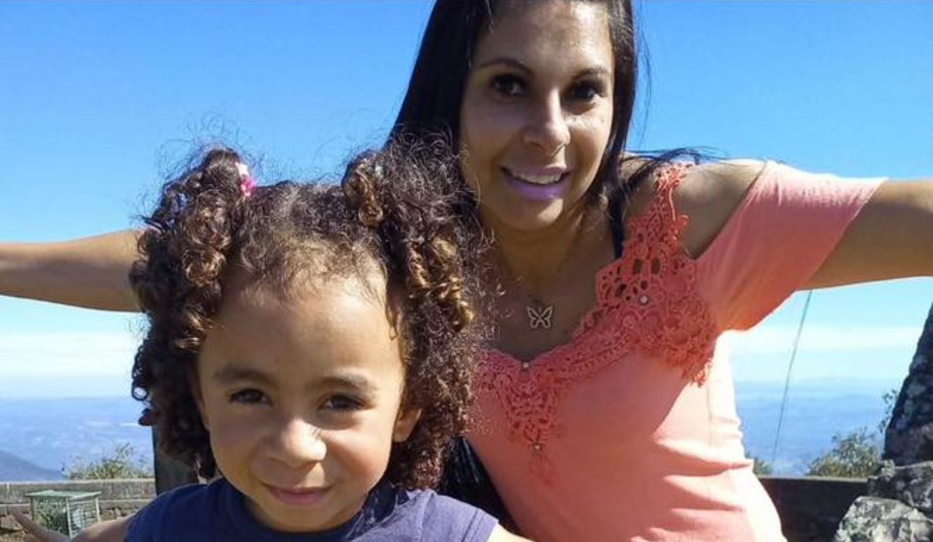 Sabrina da Silva Souza e Isabelly da Silva Barbosa em foto durante passeio em família