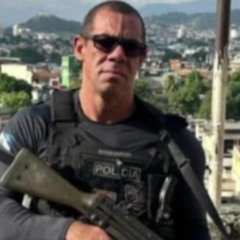 Policial com arma morto em megaoperação no Rio de Janeiro