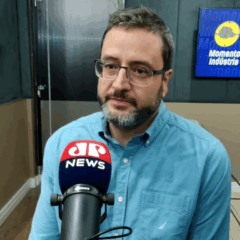 Homero Marchese, consultor do Observatório dos Pedágios da Fiep durante o programa Momento Indústria