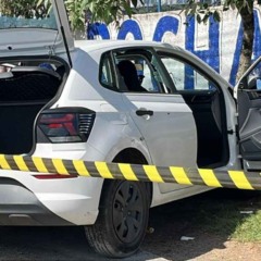 carro onde homem foi morto no Alto Boqueirão