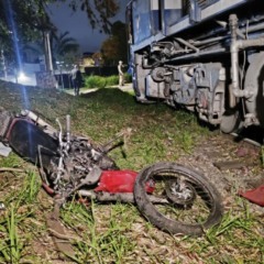 local onde o motociclista foi atropelado por trem em curitiba