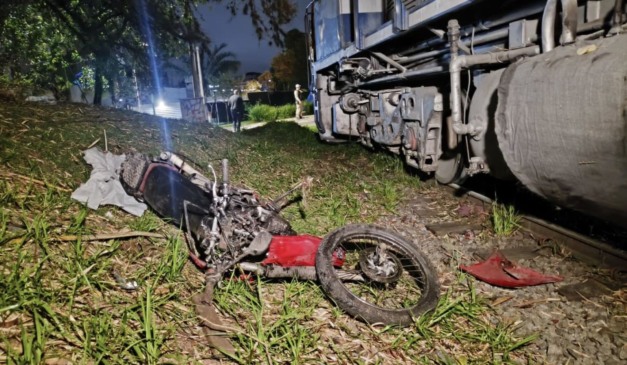 local onde o motociclista foi atropelado por trem em curitiba