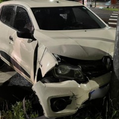 carro da motorista de aplicativo que avançou sinal vermelho e causou acidente com carro de família