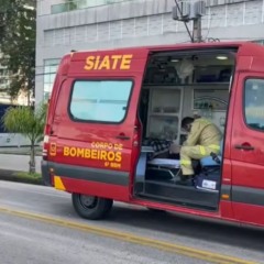 mulher atropelada por ônibus dentro da ambulância