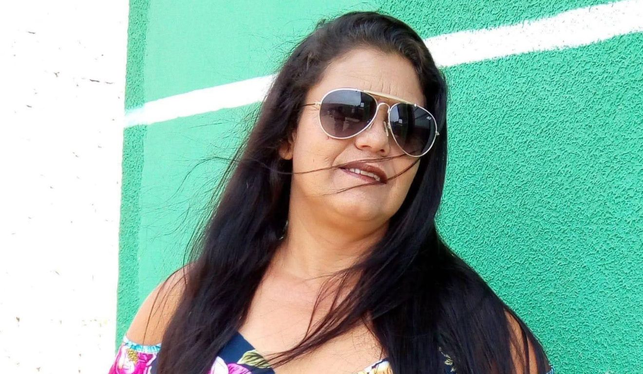 mulher que morreu com tiro na cabeça durante assalto em casa 