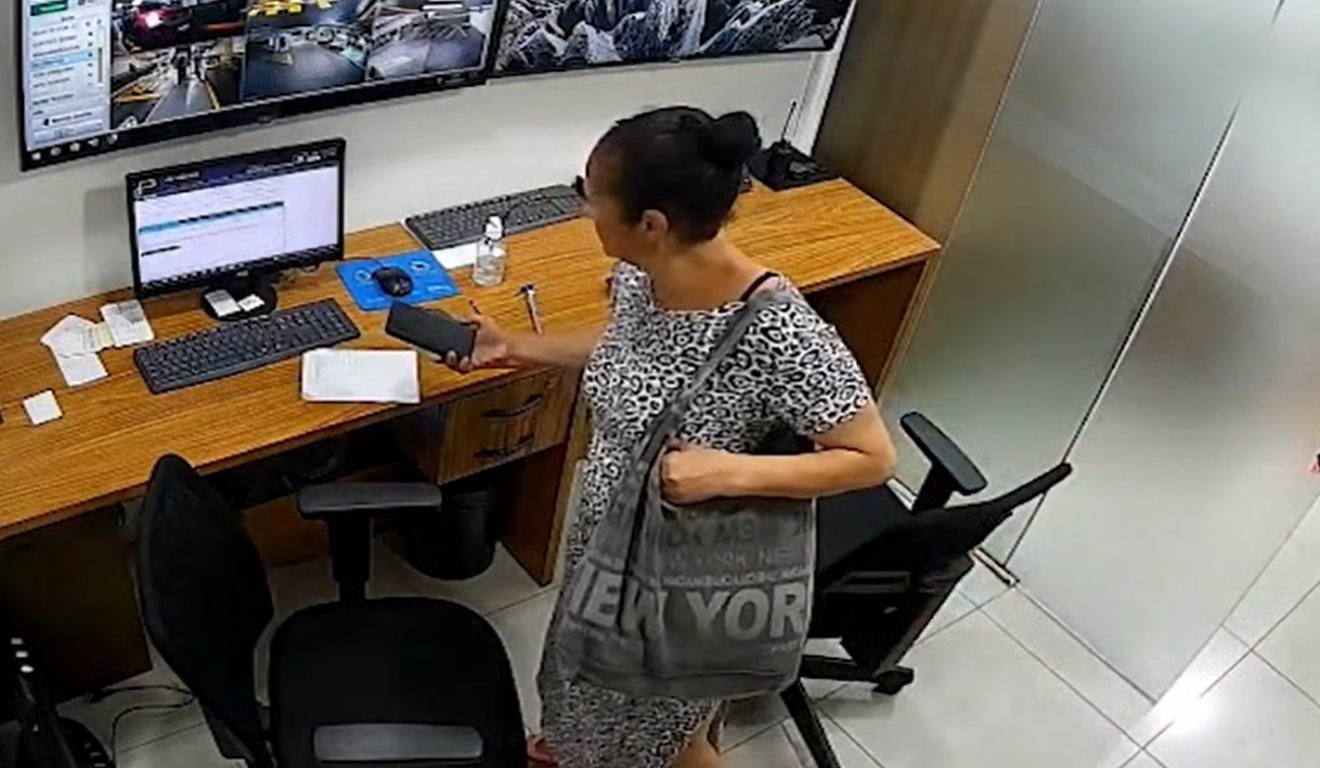 imagem de mulher roubando celular no hemocentro