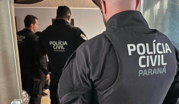 Policiais da PCPR em operação contra fraude na Sanepar