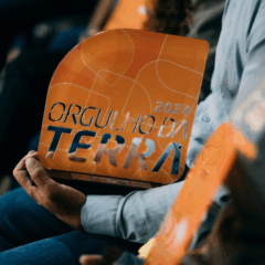 troféu do prêmio orgulho da terra