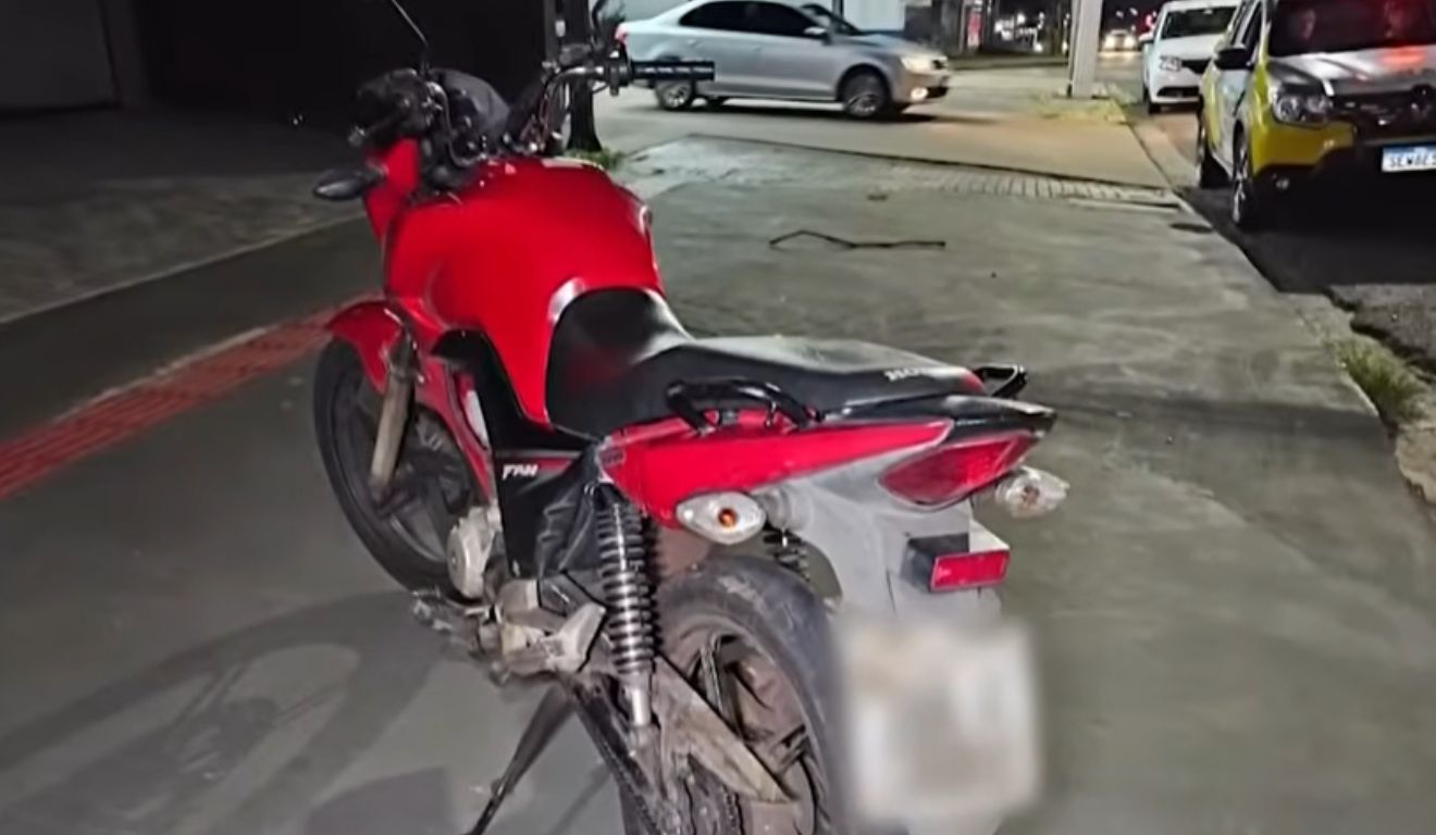 moto do pai que causou acidente e abandonou o filho