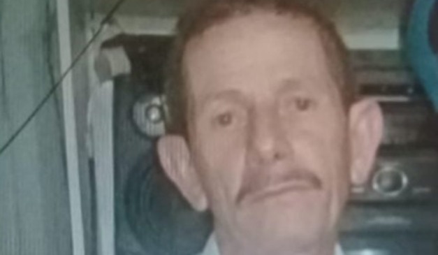 Pastor que tentou salvar o filho e morreu em foto com bigode e sério