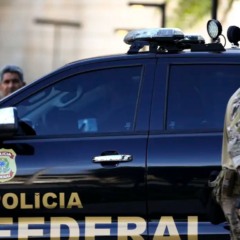 Viatura da Polícia Federal em operação nas ruas.