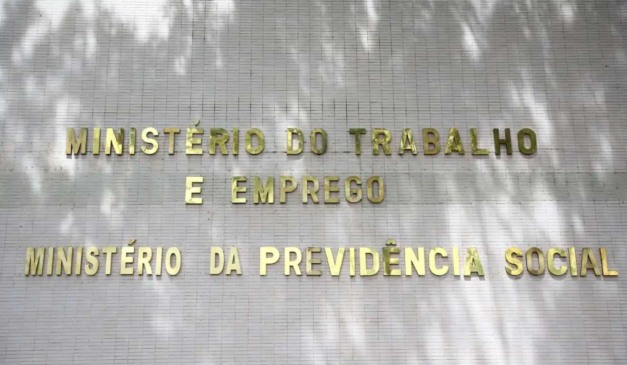 foto da fachada do prédio do ministério do trabalho e emprego e ministério da previdência social