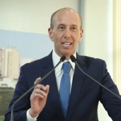 Rodrigo Manga discursando