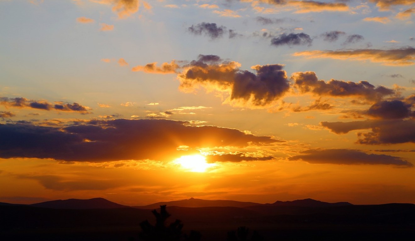 imagem do sol ao amanhecer