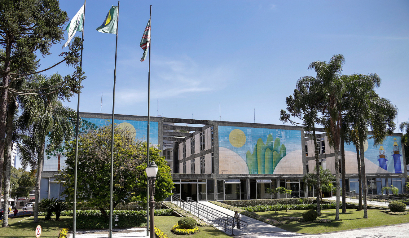 Palácio 29 de Março em dia ensolarado