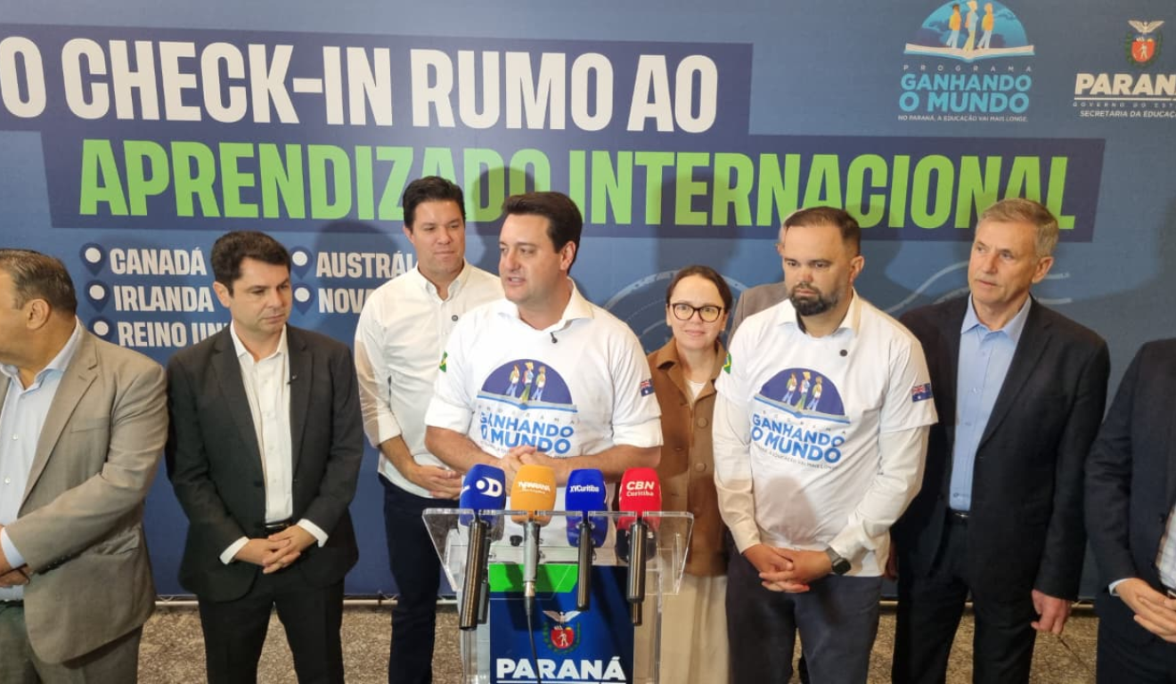 Imagem do governador Carlos Massa Ratinho Junior durante o evento. 