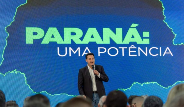 Governador do Paraná, Ratinho Jr (PSD), discursa em evento público.
