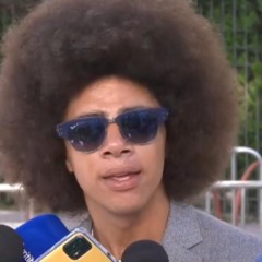 Renato Freitas dando entrevista coletiva