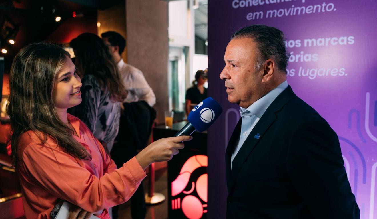 Presidente do Grupo Ric, Leonardo Petrelli, dá entrevista durante lançamento da Ric OOH. 