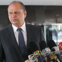 Deputado Ricardo Barros concede entrevista coletiva quando foi ministro da Saúde