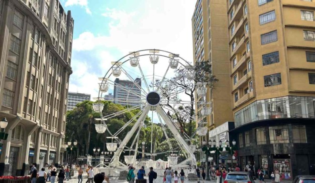 Roda Gigante na Rua XV.